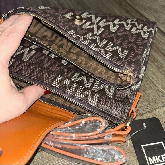 MKF MIA K Farrow Corssbody NWT - Picture 4 of 4